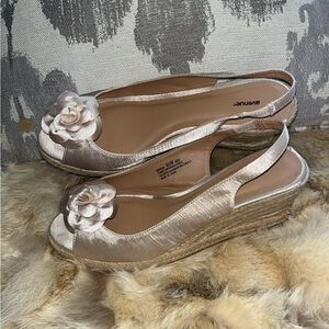 Avenue Women's Cream Slingback Wedges